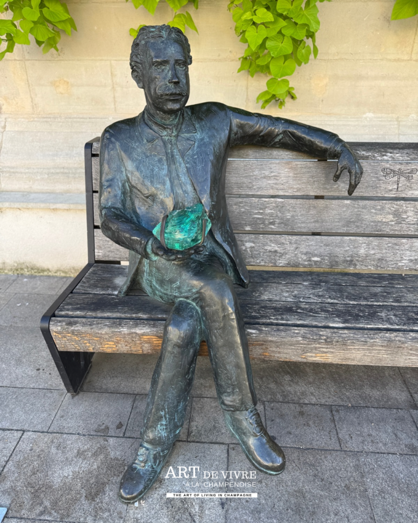 René Lalique sur la place Henri-Martin à Aÿ-Champagne