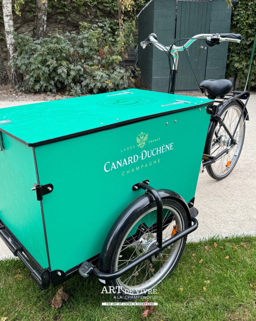 Triporteur Champagne Canard-Duchêne lors de l’Iconic Brunch