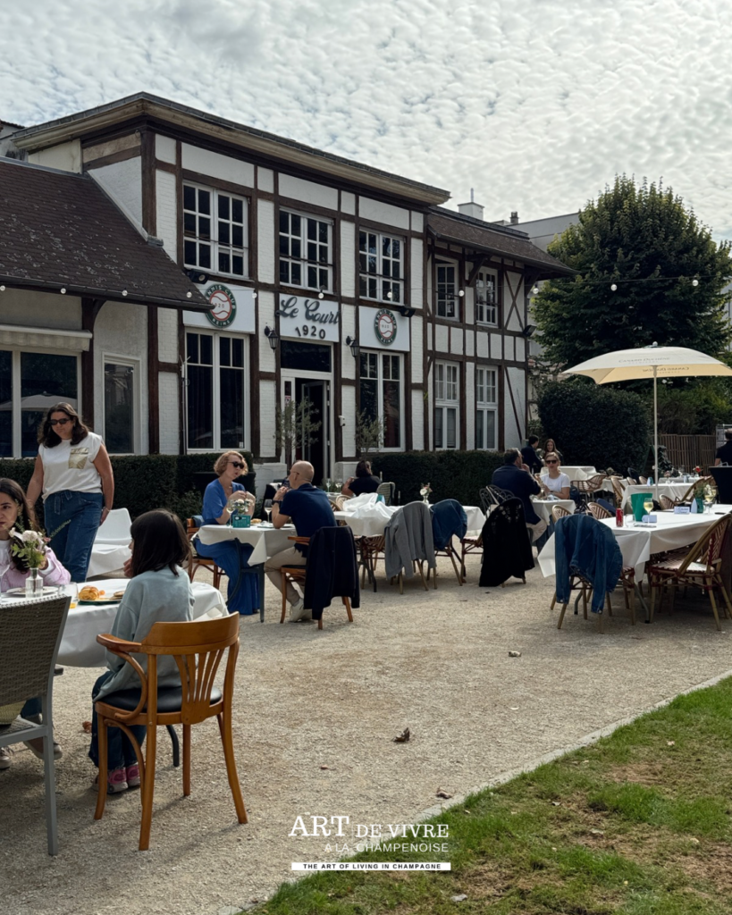 Terrasse du Court 1920 pendant les Relais du Goût