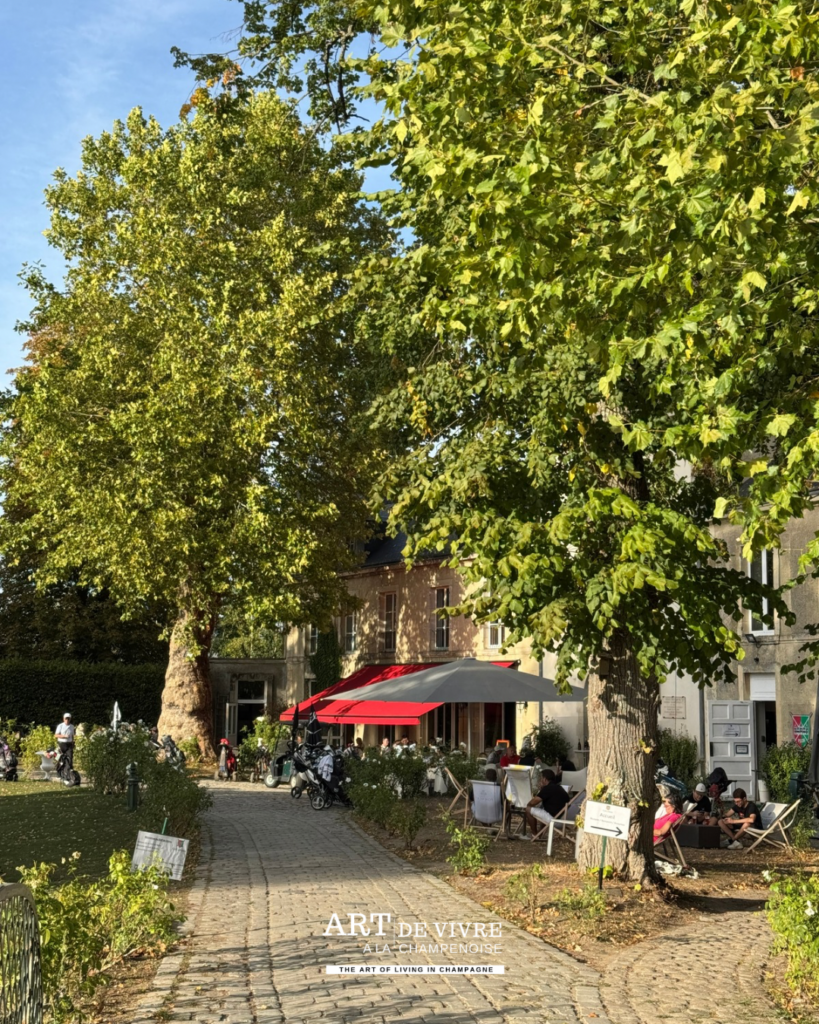 La Terrasse du 1928 au Golf de Reims à Gueux en fin de journée