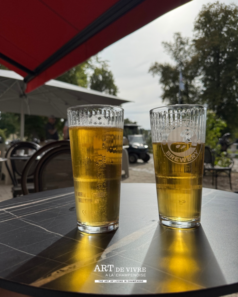 Bières en terrasse du 1928 au Golf de Reims à Gueux