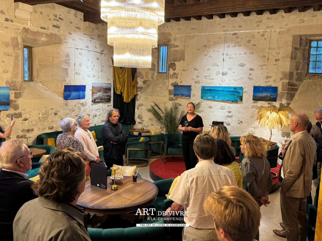 Invités découvrant les photographies d’Olivier Cuinet chez 13OR