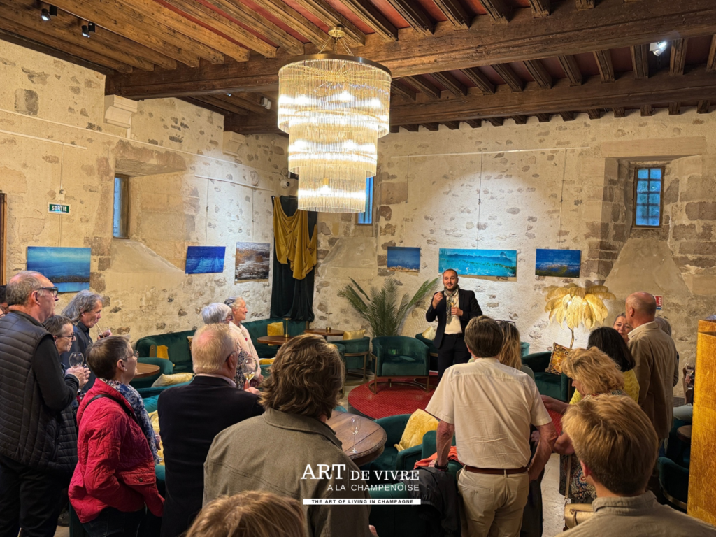 Public réuni pour l’exposition d’Olivier Cuinet à Reims Champagne Drappier