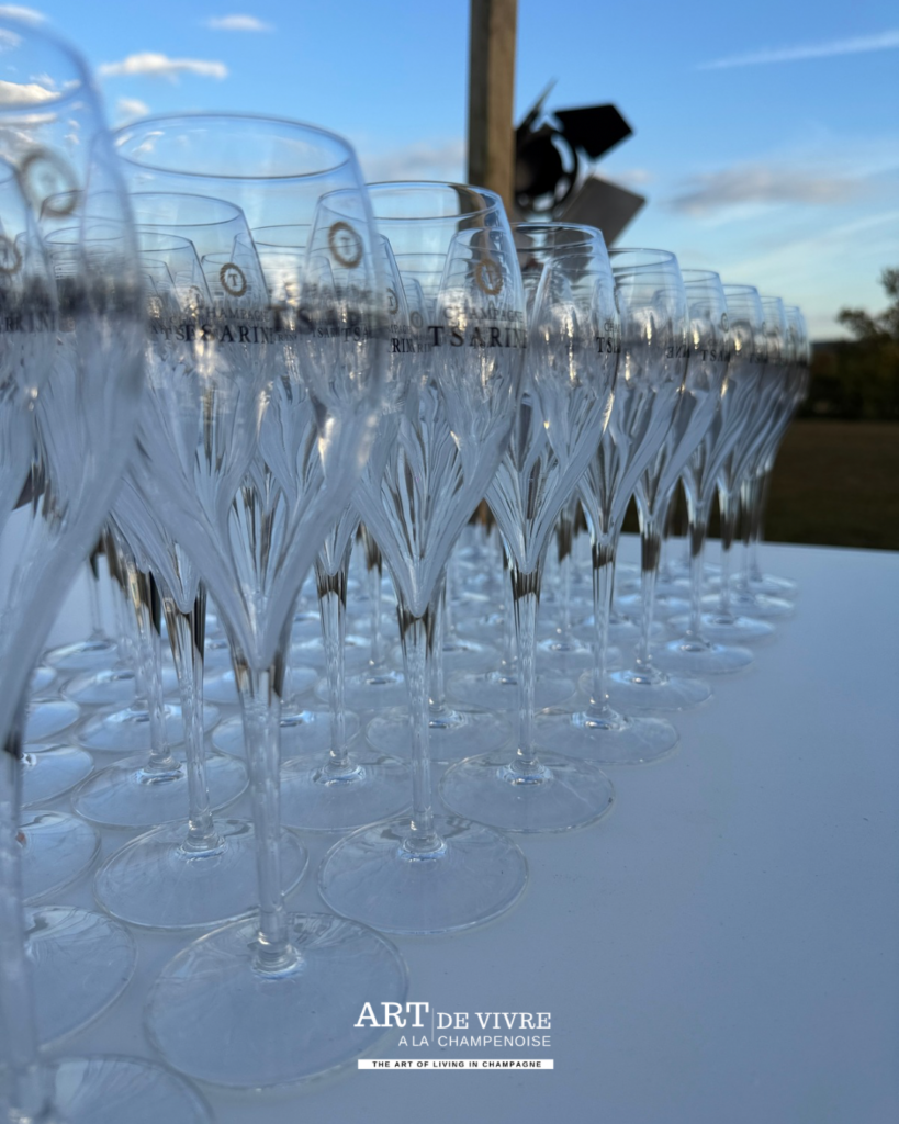 Coupe de Champagne Tsarine servie pendant la soirée