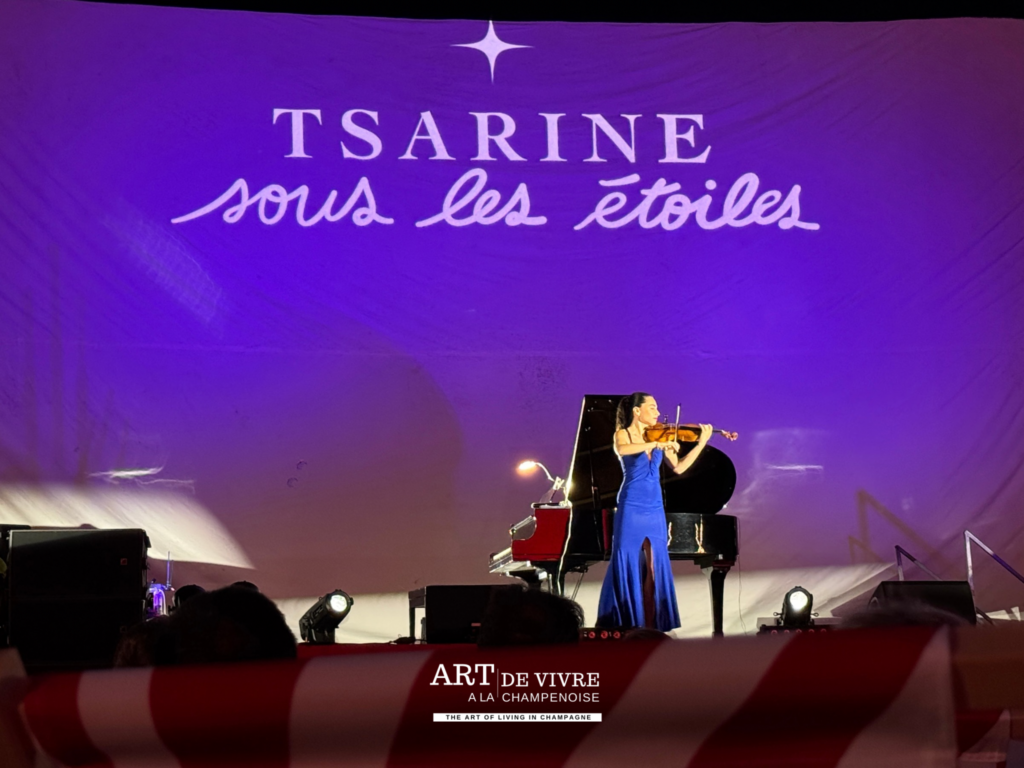 Esther Abrami en scène à Tsarine sous les étoiles