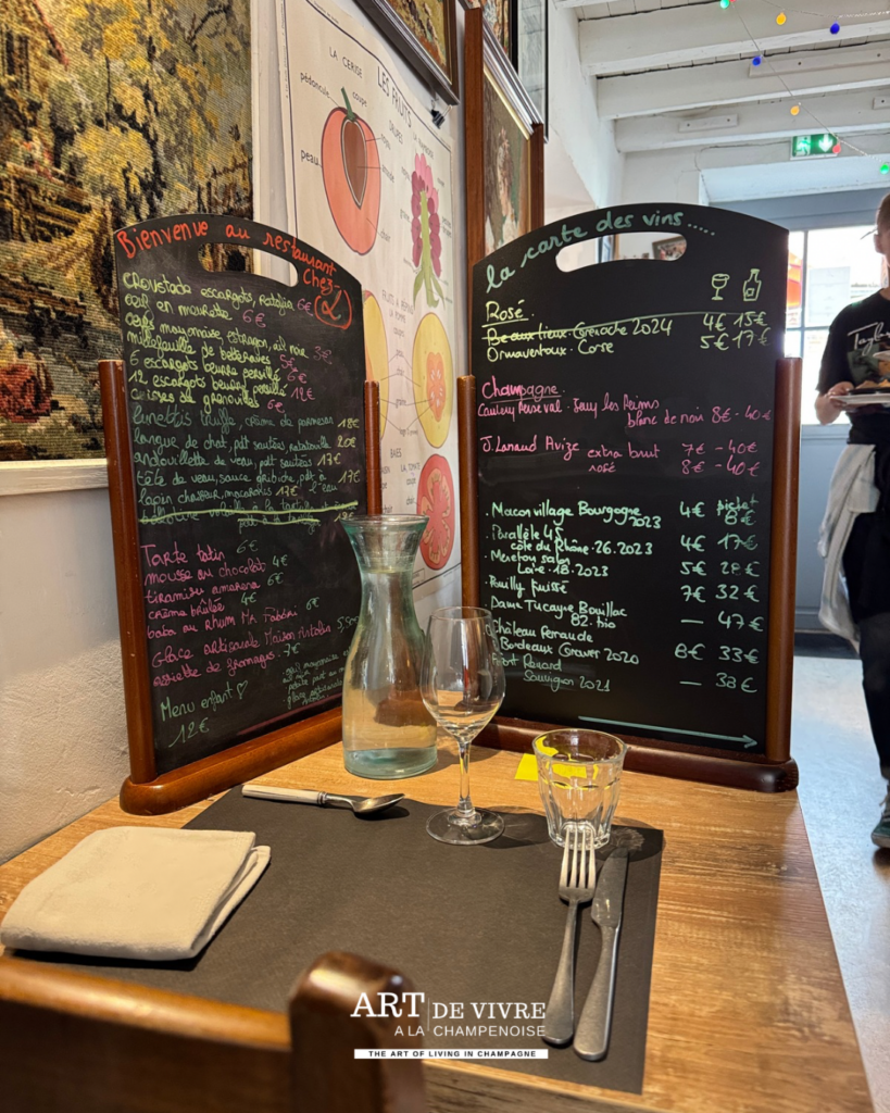 Ardoise sur table chez L