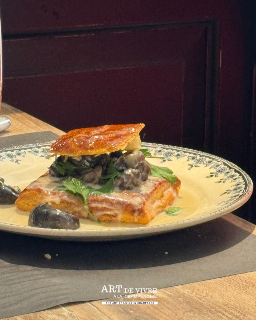 Feuilleté aux escargots servis chez L à Germaine