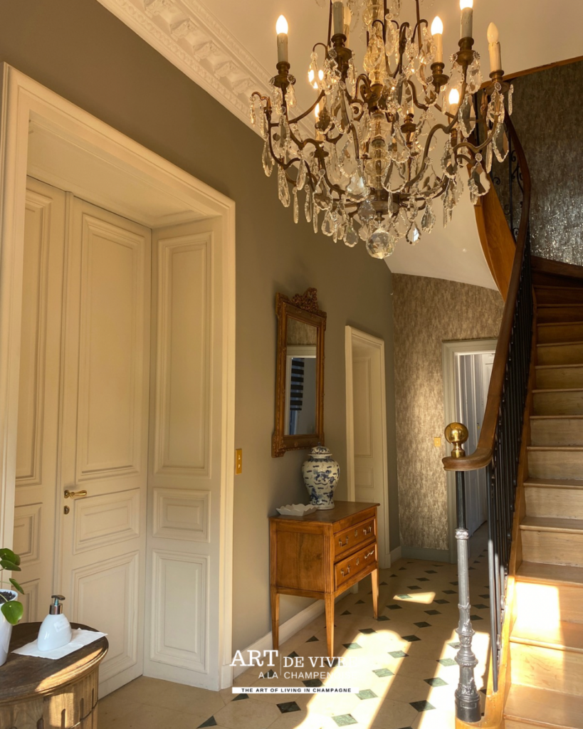 l'entrée du domaine du chalet à chigny les roses