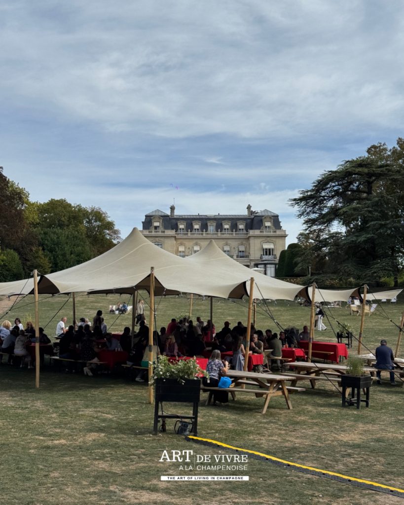 Marché en plein air dans le parc des Crayères