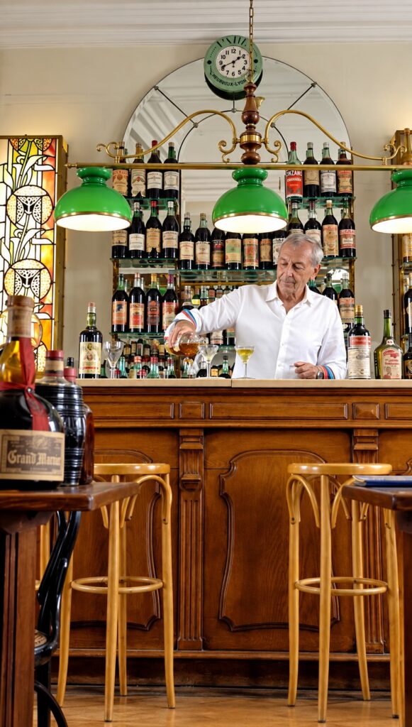 Bruno de Serbriant et sa collection de 1350 bouteilles