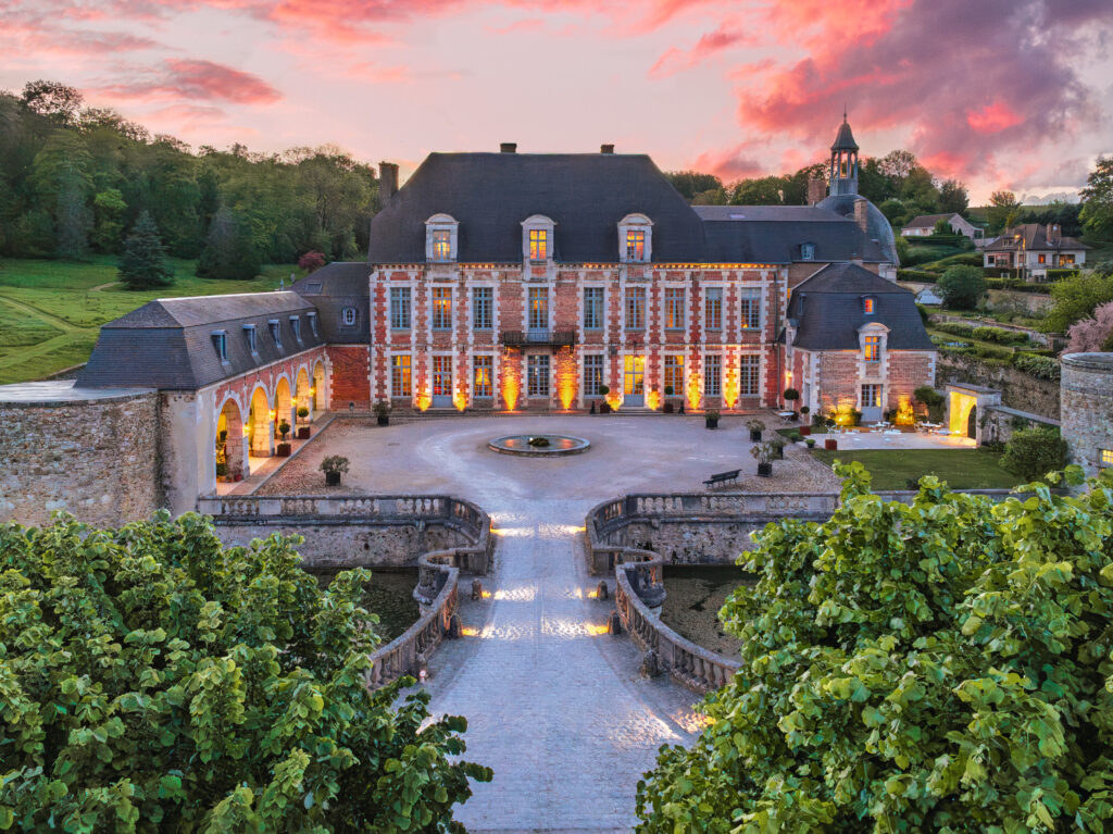 Allée menant au Château d’Étoges et à son parc