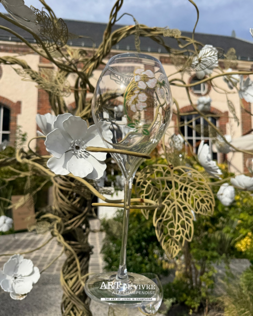 Décor floral à l’extérieur du Cellier Belle Époque