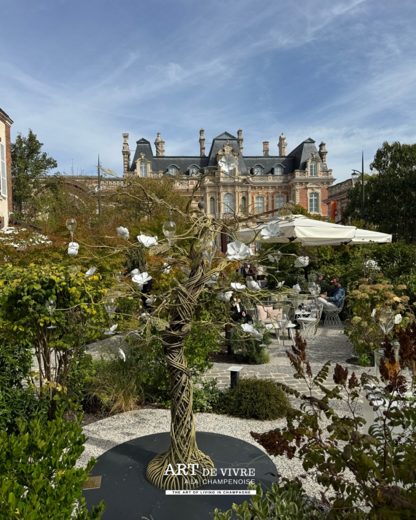 Vue sur le musée depuis le jardin Perrier-Jouët