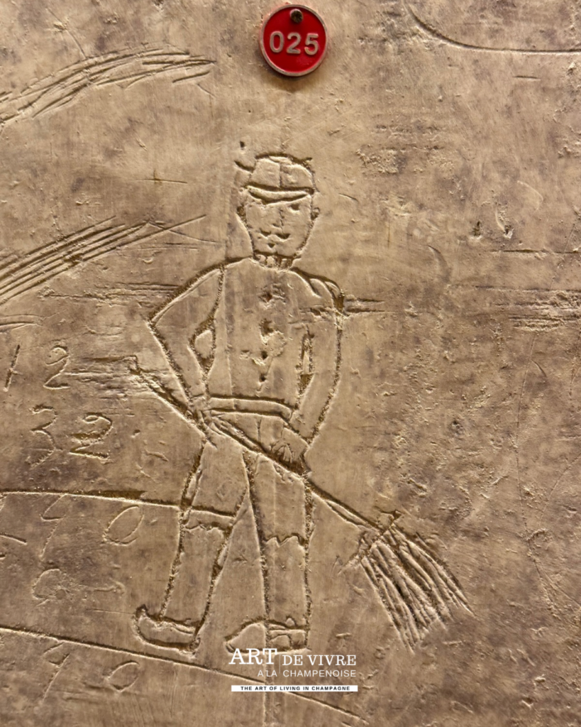 Graffiti dans la craie des caves Gosset