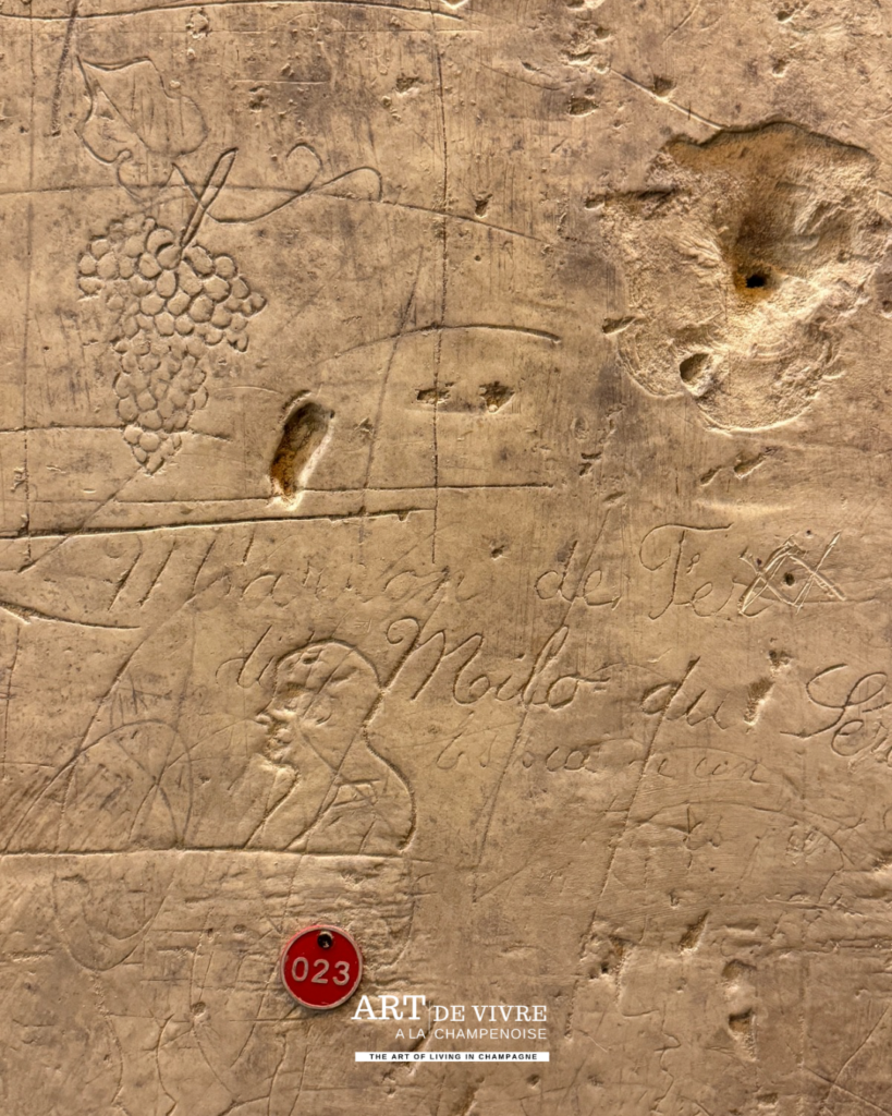 Graffiti répertorié dans la craie des caves Gosset