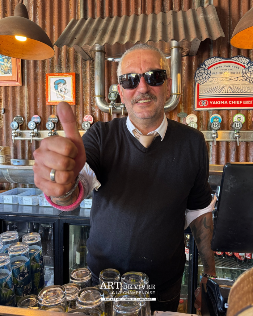 Au service Bar de la brasserie La Bouquine à Cormontreuil