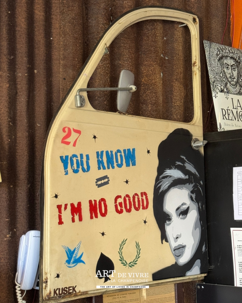 Décoration dans le bar de Brasserie La Bouquine à Cormontreuil, près de Reims
