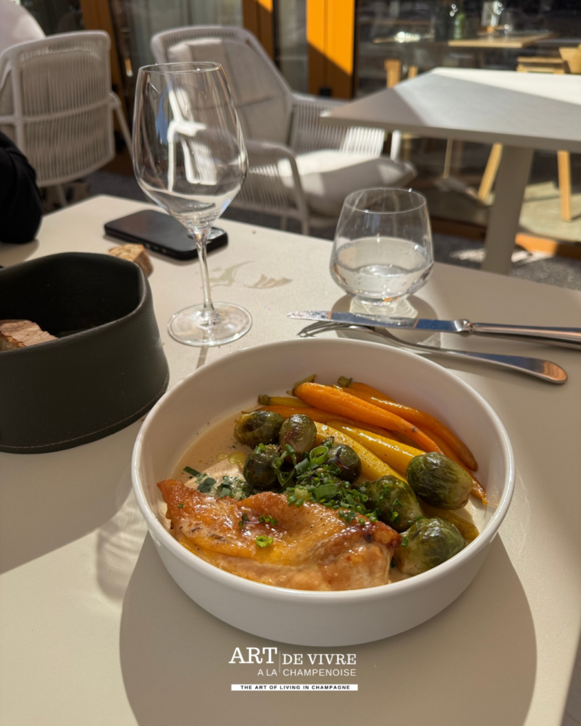 Pintade, carottes et choux de Bruxelles à La Farm