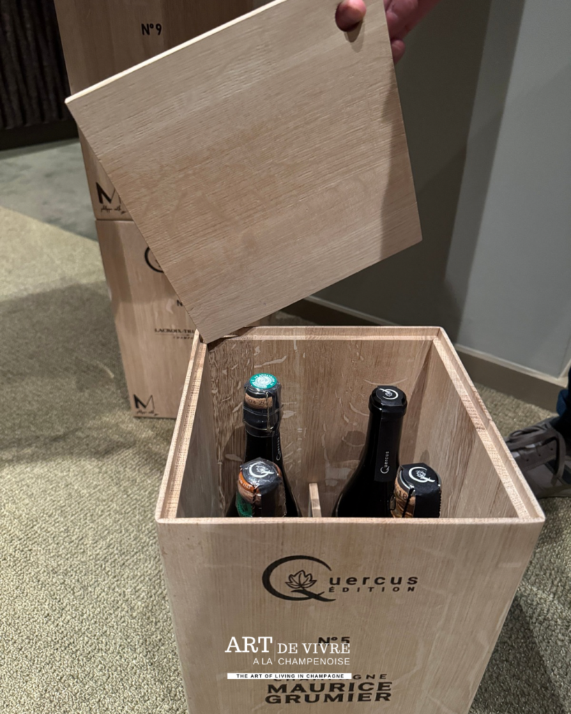 coffret en chêne avec les quatre premiers vins de la collection Quercus Edition