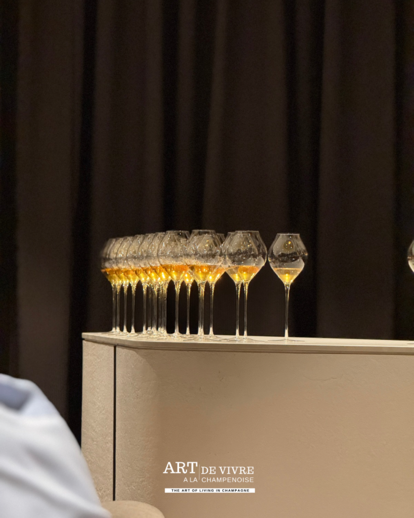 Ratafia champenois d’Antoine Chevalier près a être servi