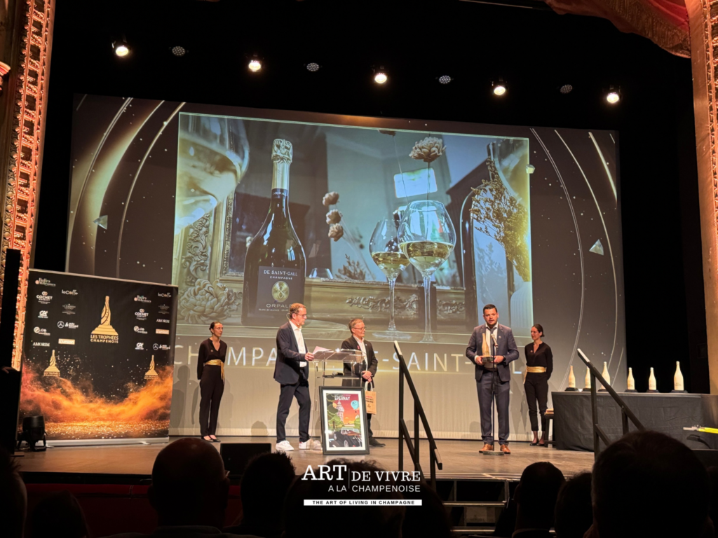 Scène du théatre D'Epernay Gabrielle Dorziat pour la cérémonie des Trophées Champenois