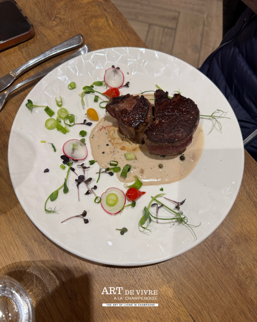 Pièce de bœuf servie au restaurant Le P’tit Imogien