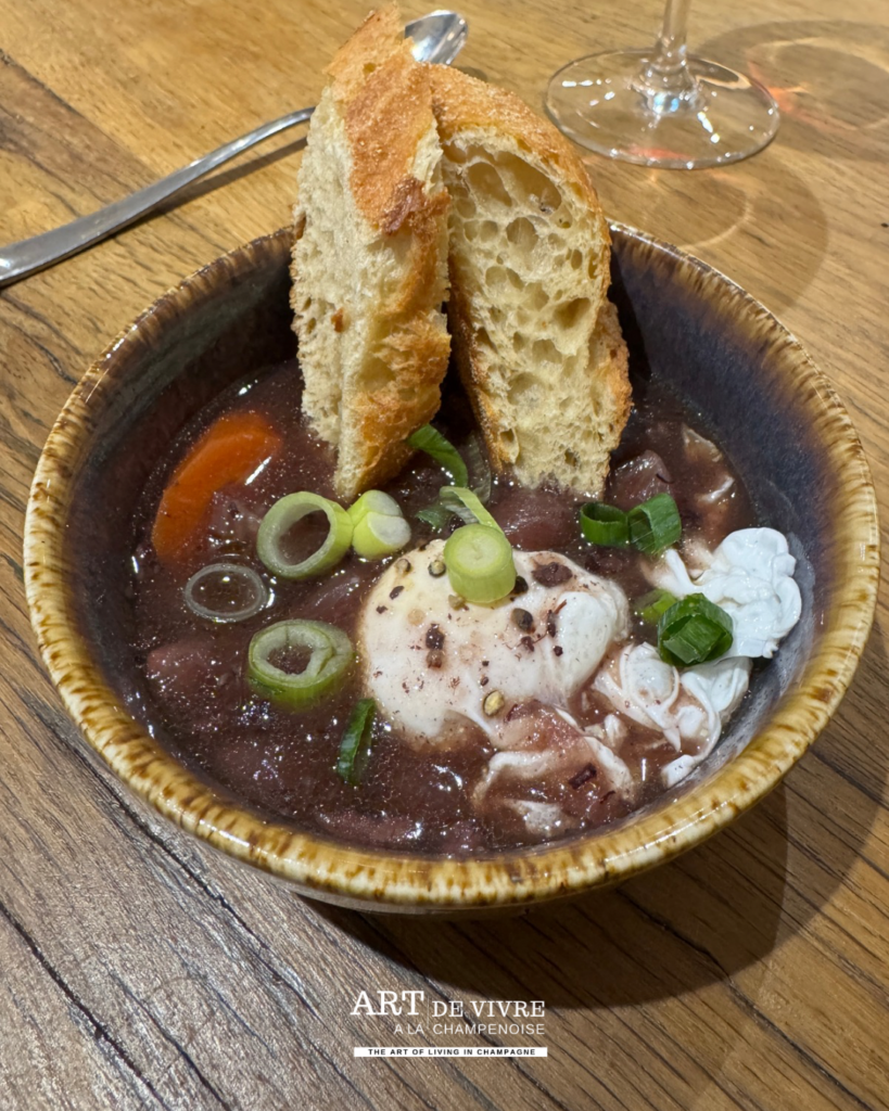 Œuf en meurette aux coteaux champenois au P’tit Imogien