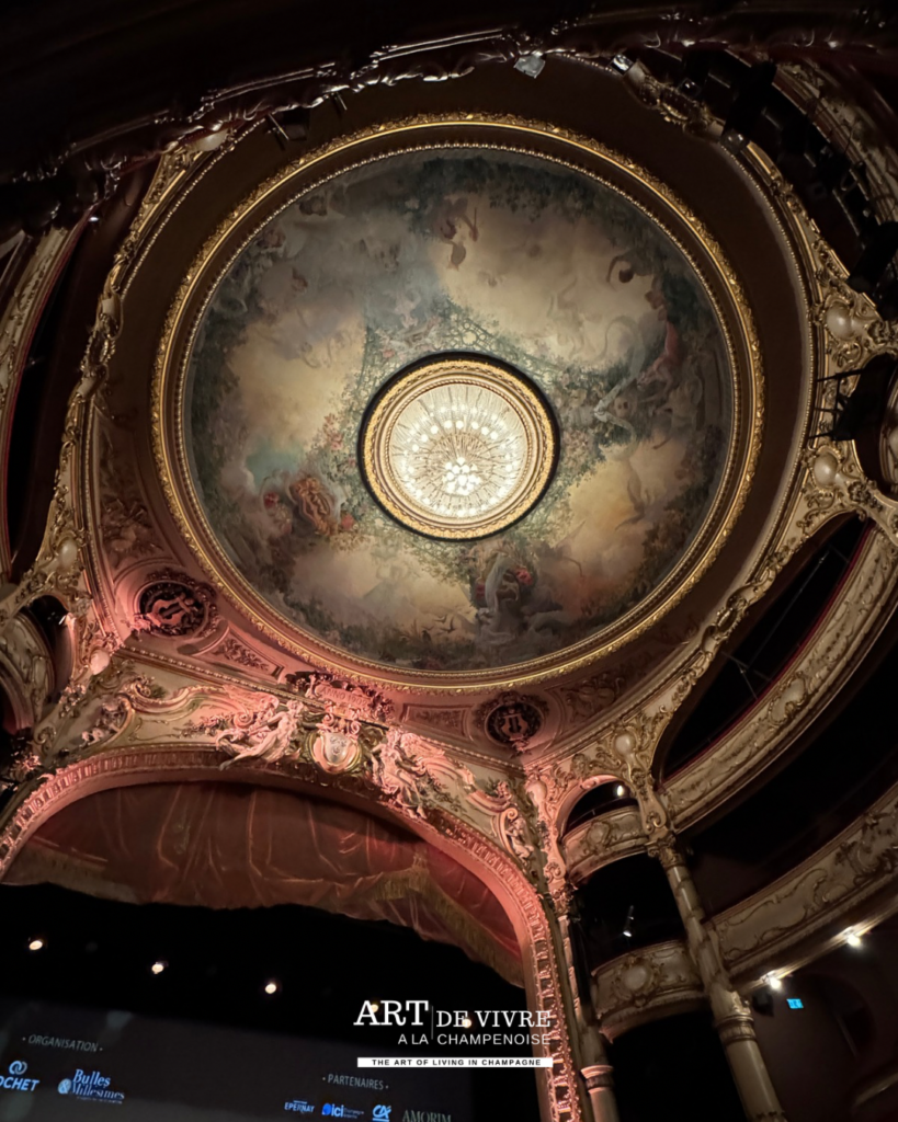 Magnifique Plafond peint du foyer du théâtre Gabrielle-Dorziat