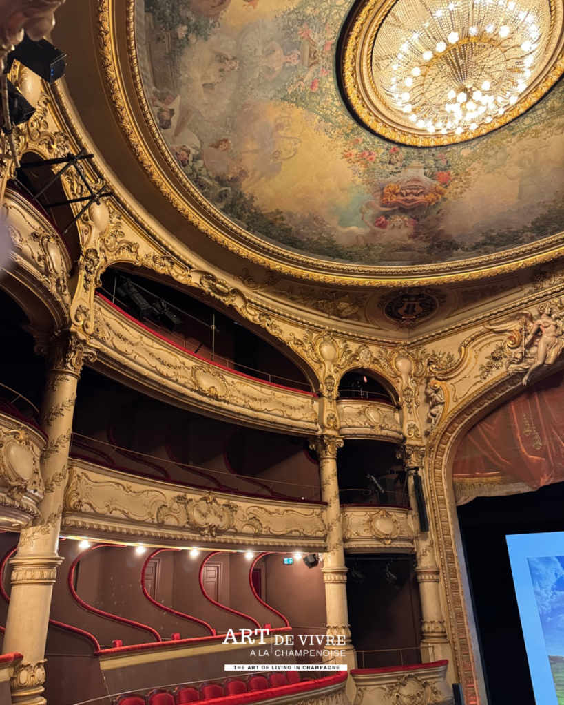 Plafond peint du foyer du théâtre Gabrielle-Dorziat