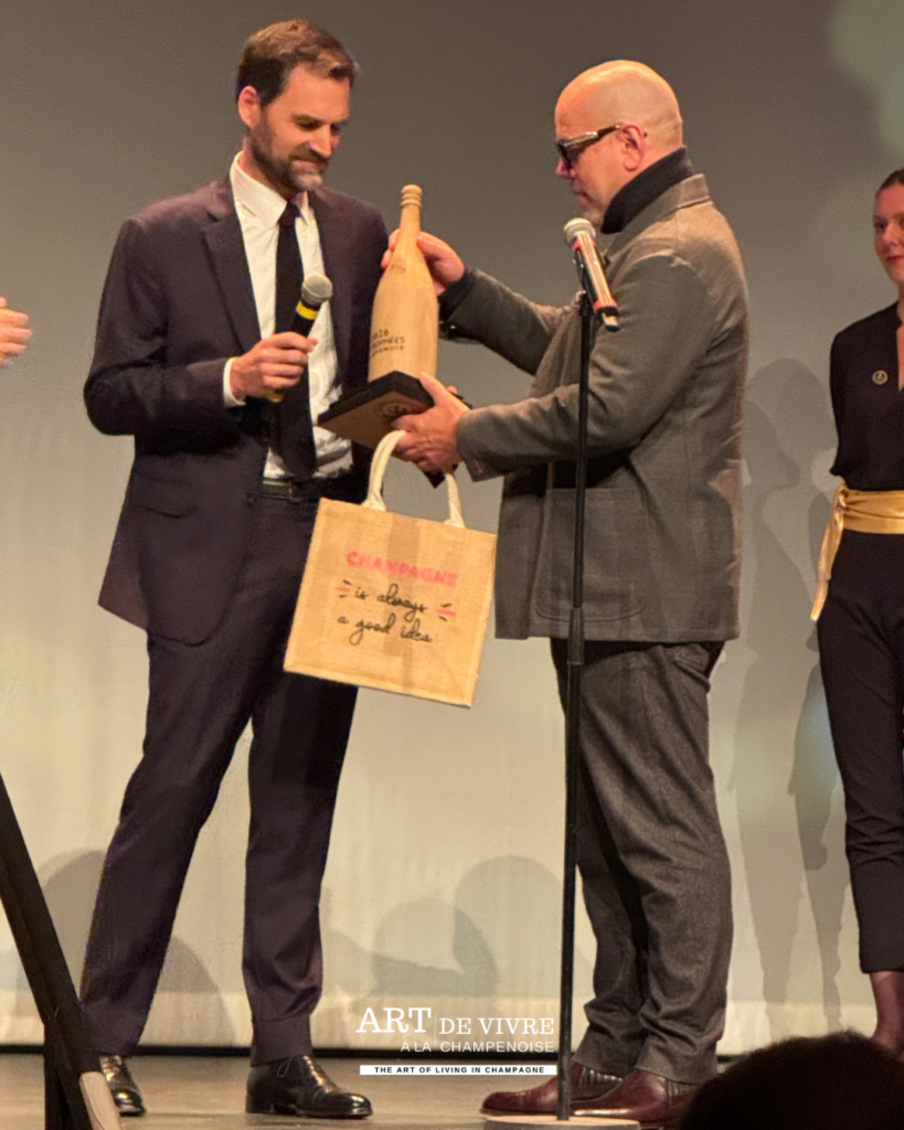 Remise du trophée à Gwendal Poullennec, Champenois de l’année 2026 par Arnaud Lallement