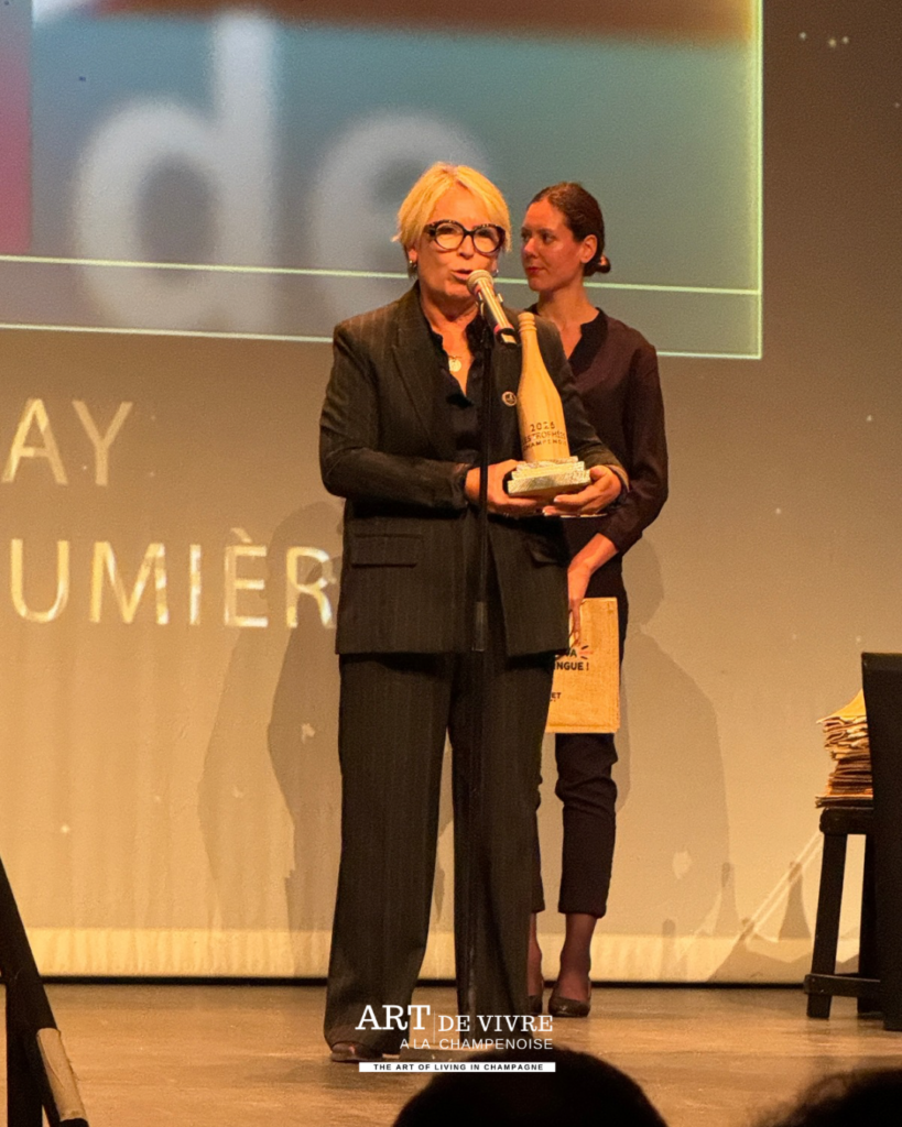 Mme Dazy Maire d'Epernay, pour Les Habits de Lumière, pour leurs 25 ans – Ville d’Épernay