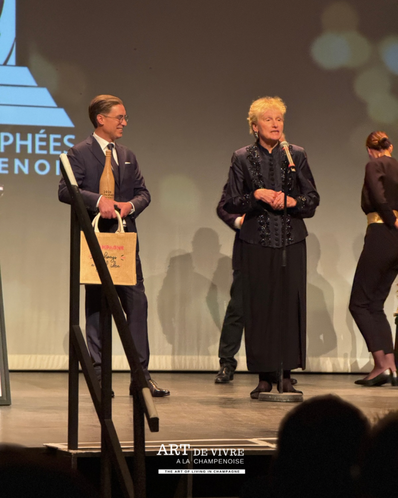 Denise Dupré et Mark Nunnelly pour un trophée d'honneur