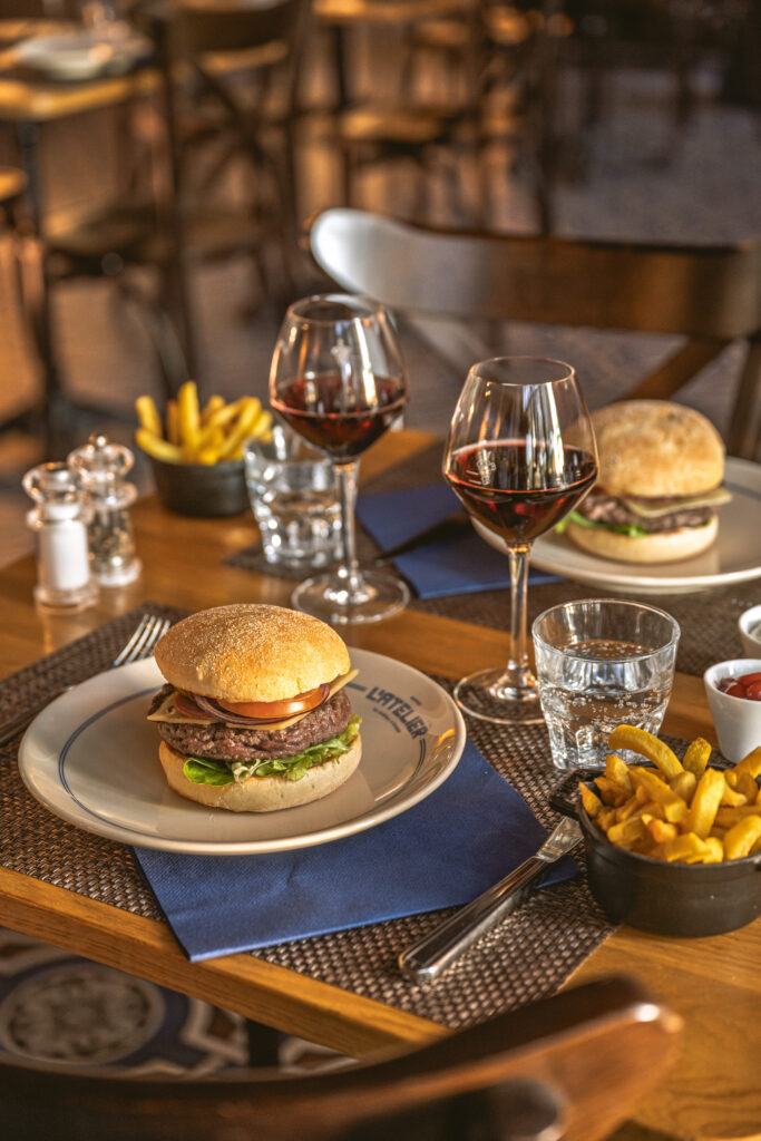 Burger servi à L’Atelier d’Étoges