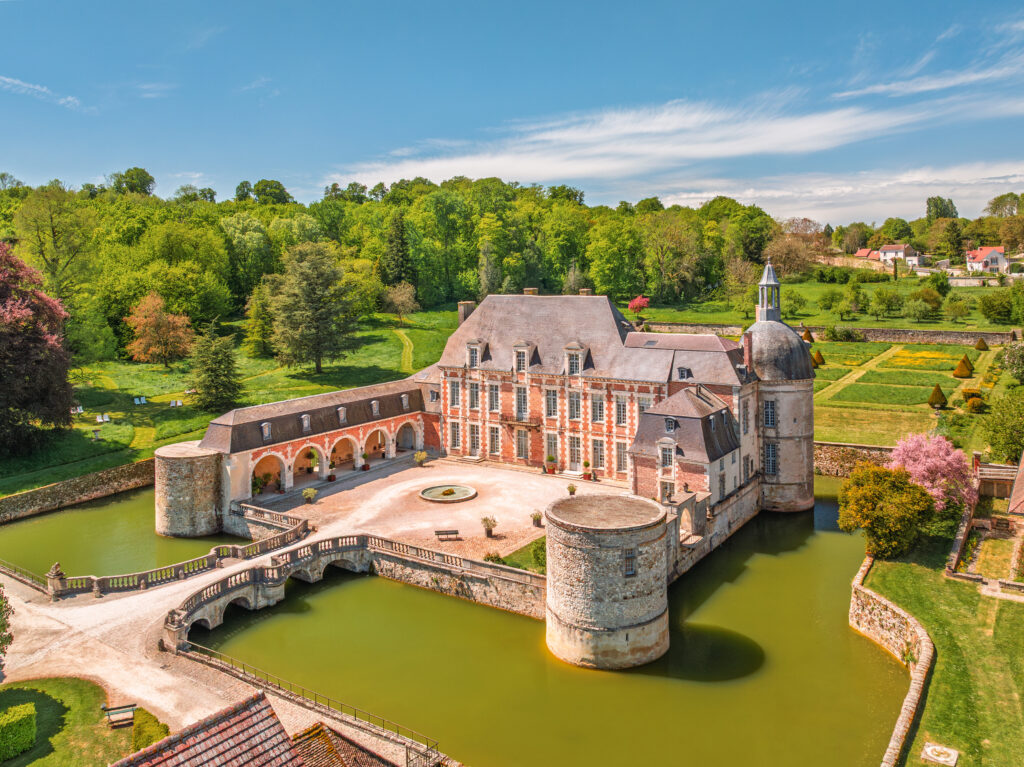 Début des couleurs d’automne dans le parc du Château d’Étoges